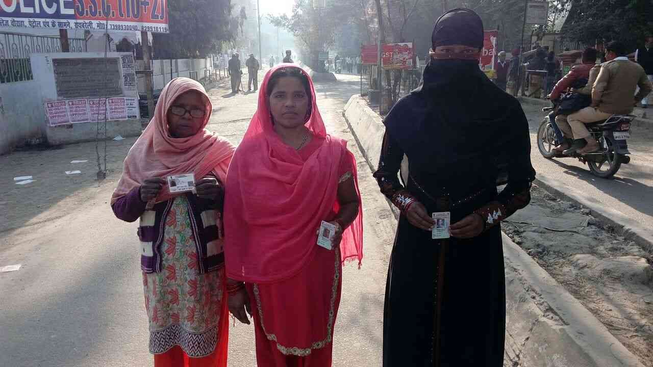 third phase nikay chunav voting live pics