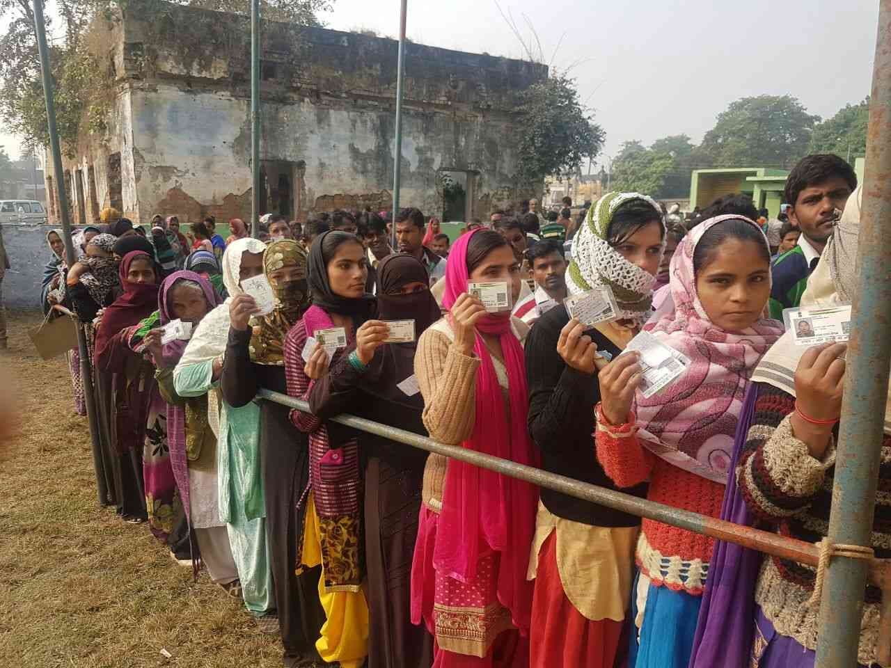 third phase nikay chunav voting live pics