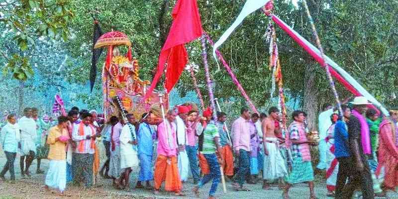 इस महाकुंभ पर राजबाड़ा में माता के दर्शन पाने लगी लंबी कतार, जगह पड़ गई कम