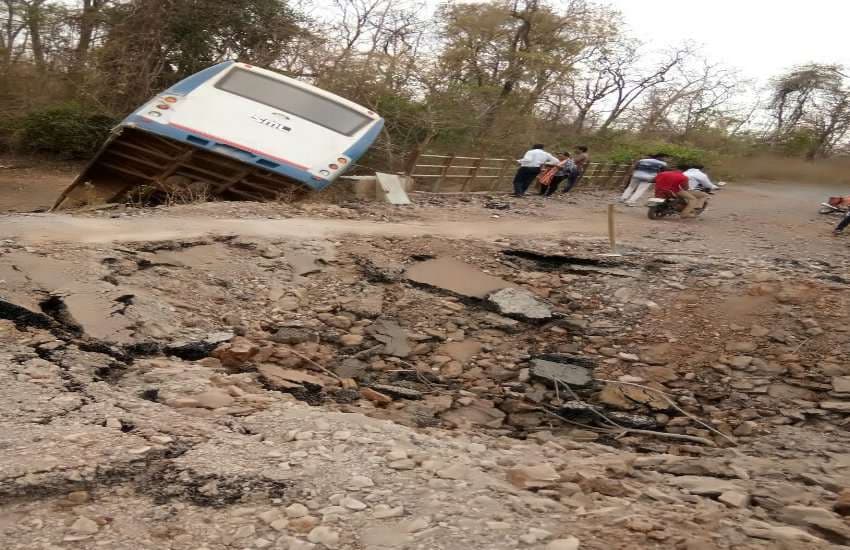 5 घंटे से लगातार दहल रहा बीजापुर