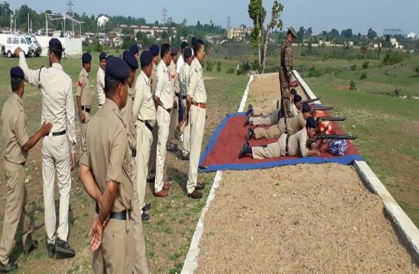 Prison officer, guards gun pointed out