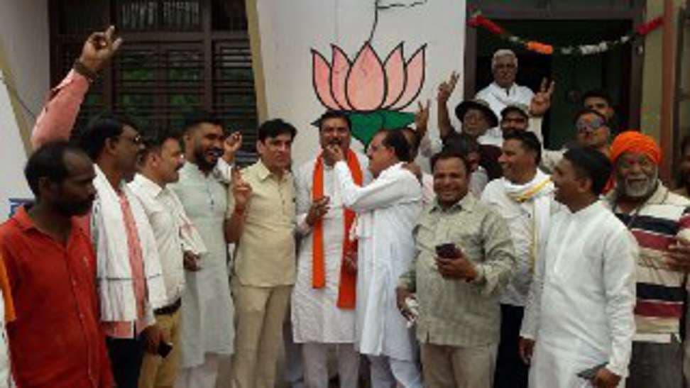 A festive atmosphere in the BJP members