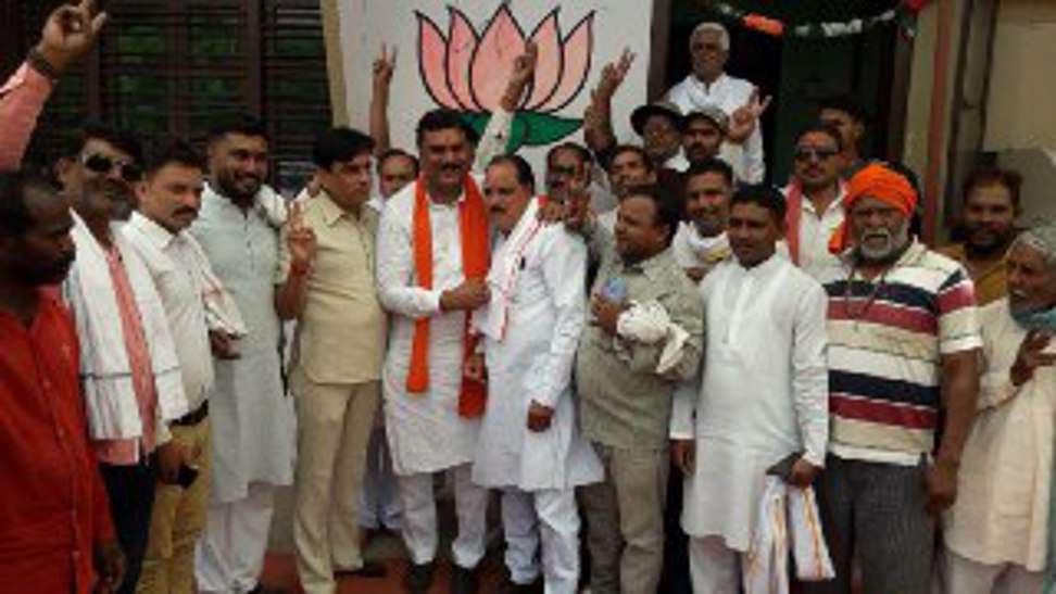 A festive atmosphere in the BJP members