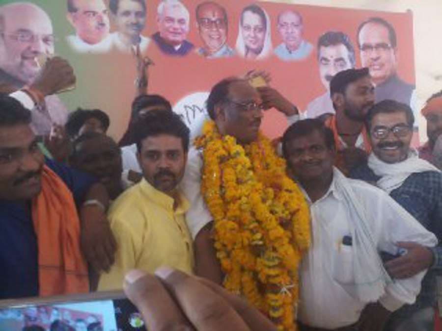 BJP candidate Durgadas Uike addressed the workers after the victory