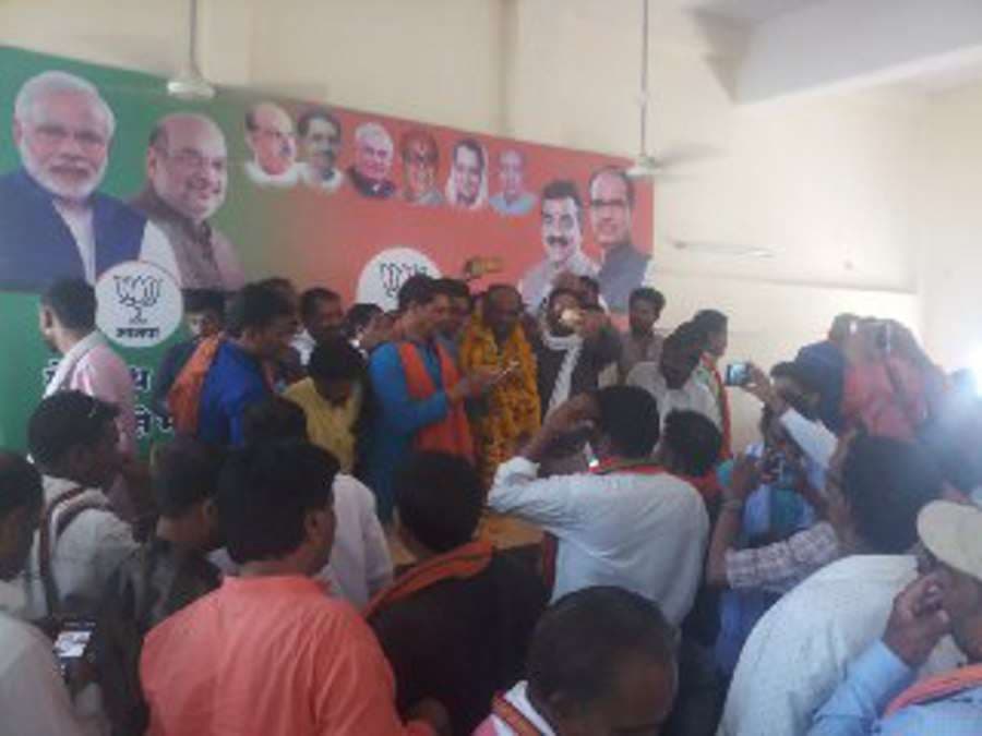 BJP candidate Durgadas Uike addressed the workers after the victory