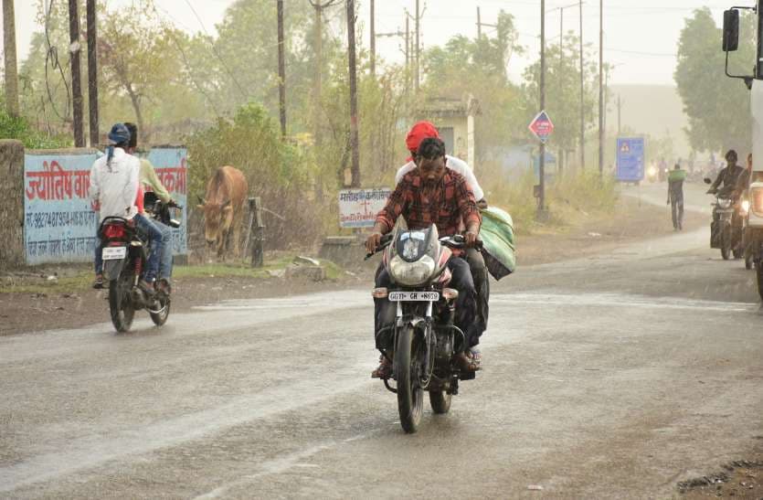 फोटो में देखिए, शुक्रवार को शाम पांच बजते ही मौसम ने कैसे मचाई तबाही