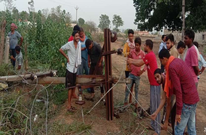 फोटो में देखिए, शुक्रवार को शाम पांच बजते ही मौसम ने कैसे मचाई तबाही