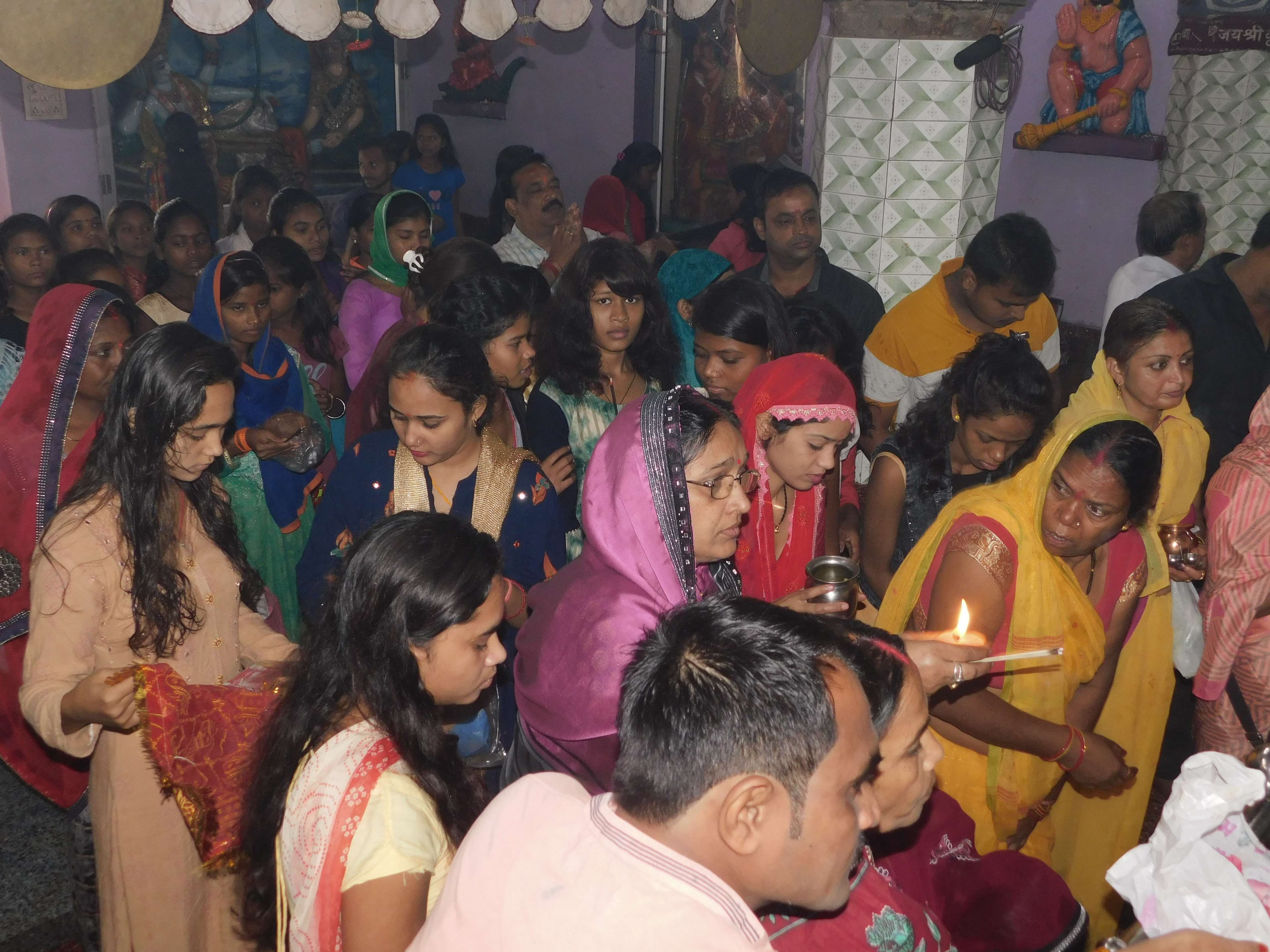 Crowds of devotees gathered to offer water to Mata Rani on the auspic