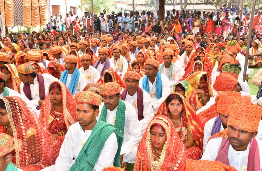 केंदई में सामूहिक विवाह, 59 जोड़े बंधे परिणय सूत्र में, साथ जीने-मरने की खाईं कस्में