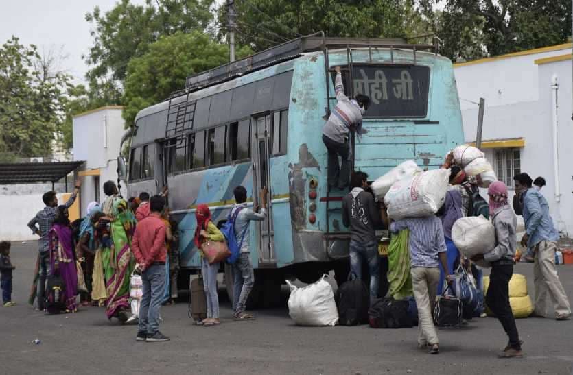 एक घंटे देरी से पहुंची श्रमिक स्पेशल ट्रेन, 976 को बसों से किया रवाना