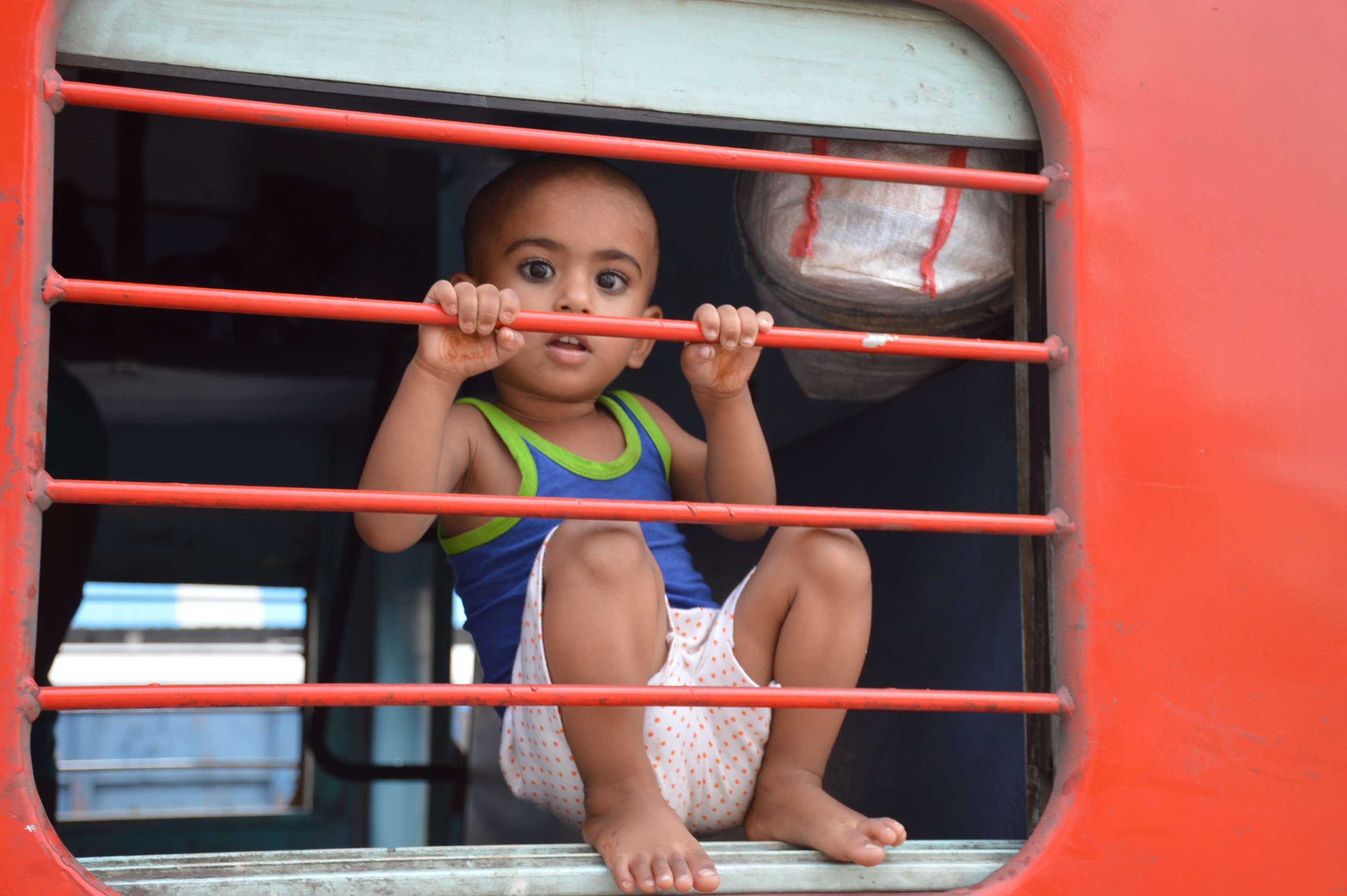 Damoh reached the first passenger train after lock down