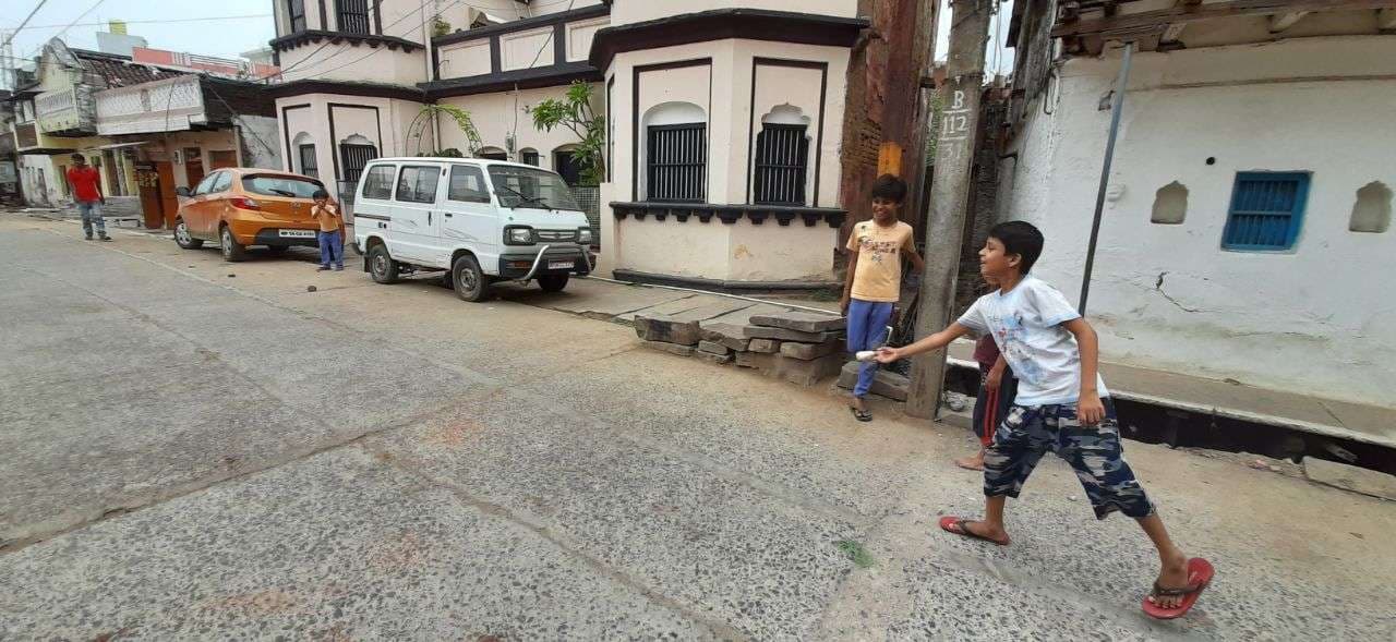 Children are entertained by old games in the city