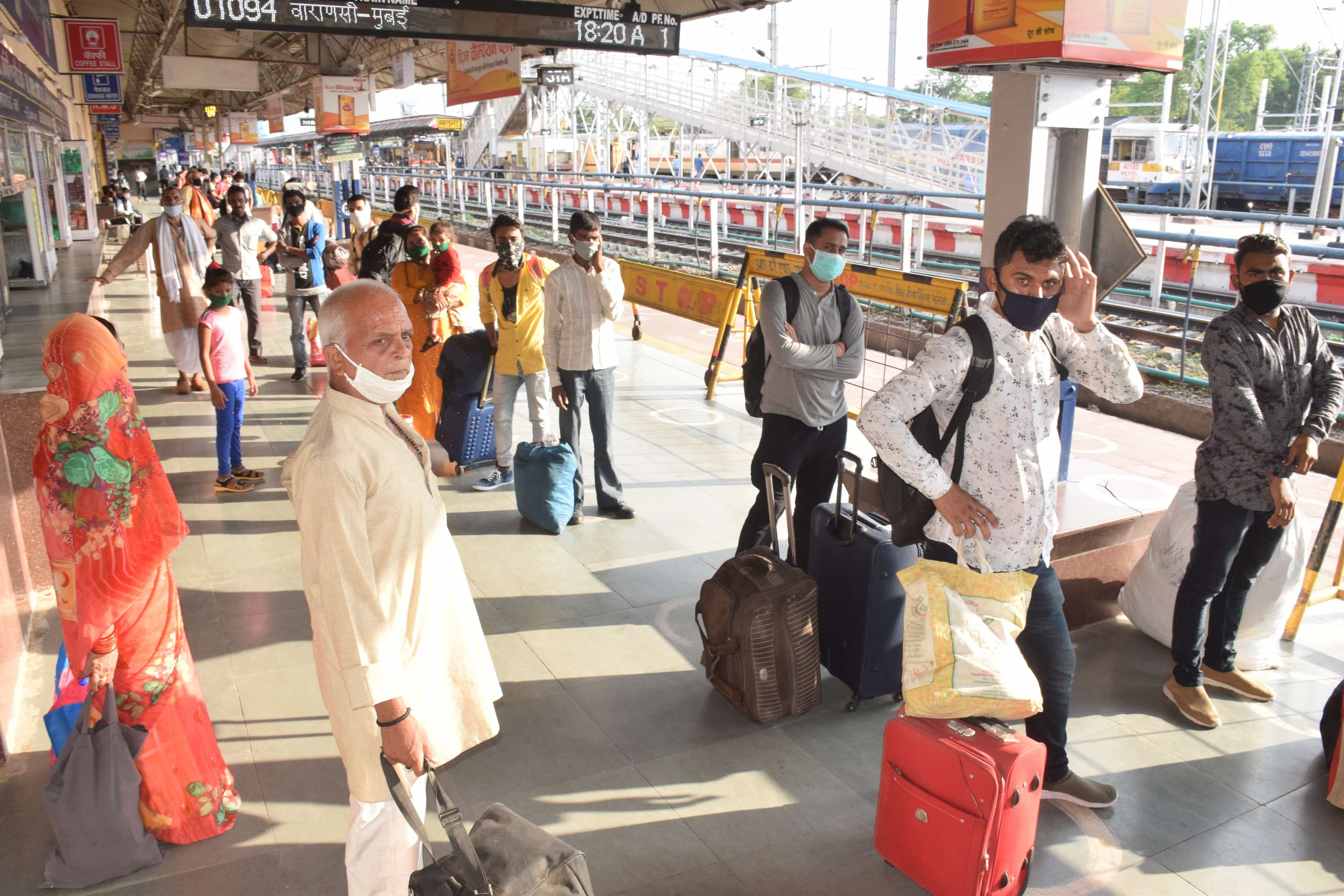 दूसरे दिन जागा स्वास्थ्य महकमा, स्टेशन में शुरू की स्क्रीनिंग