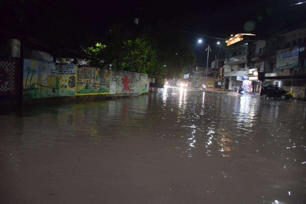 चक्रवाती बारिश से पानी पानी हुआ जिला, देखें फोटो में