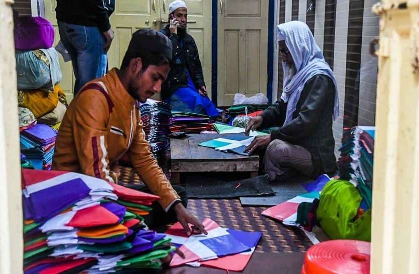 kites making