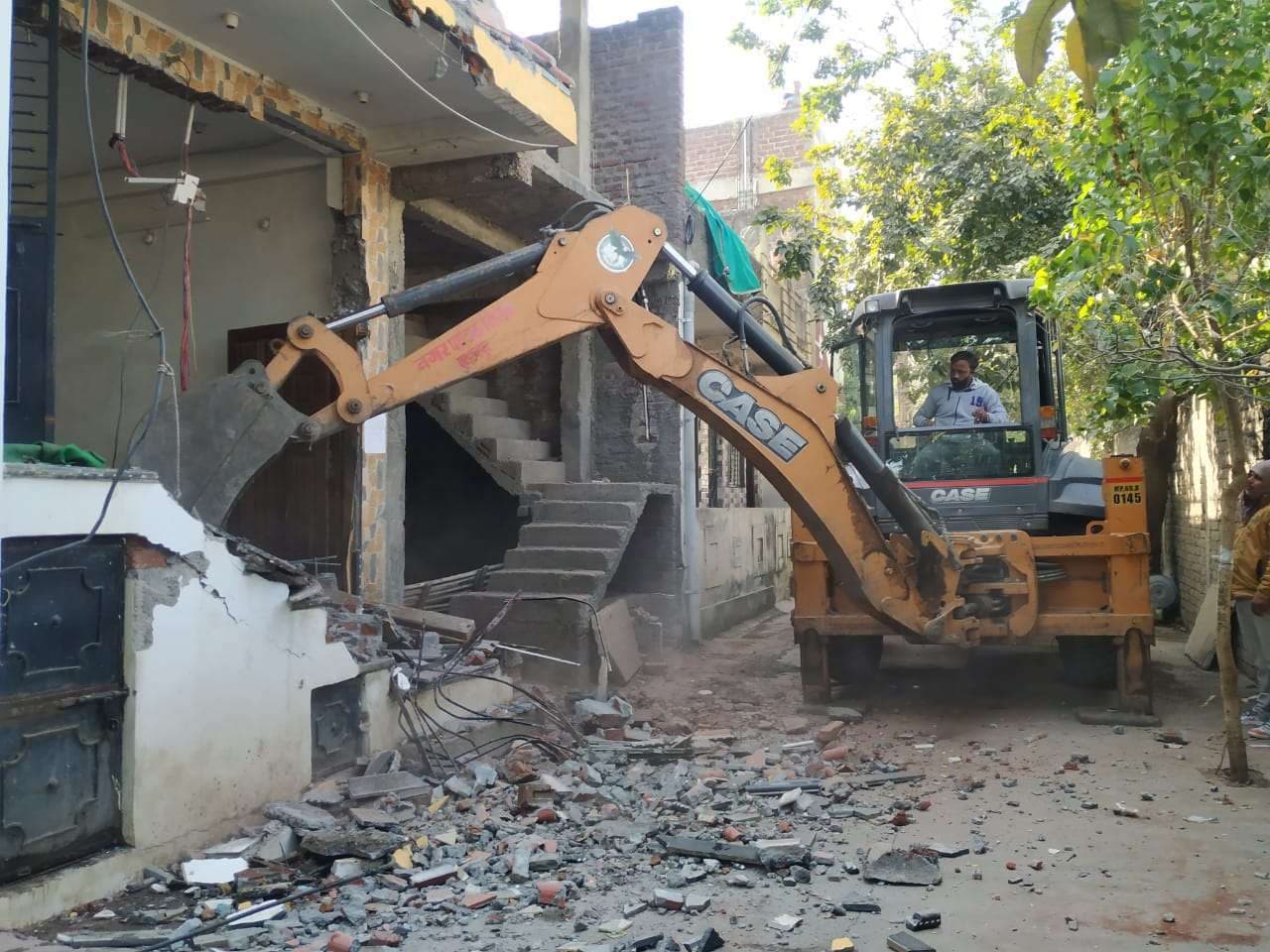 JCB ran at Congress leader's house, broke illegal construction