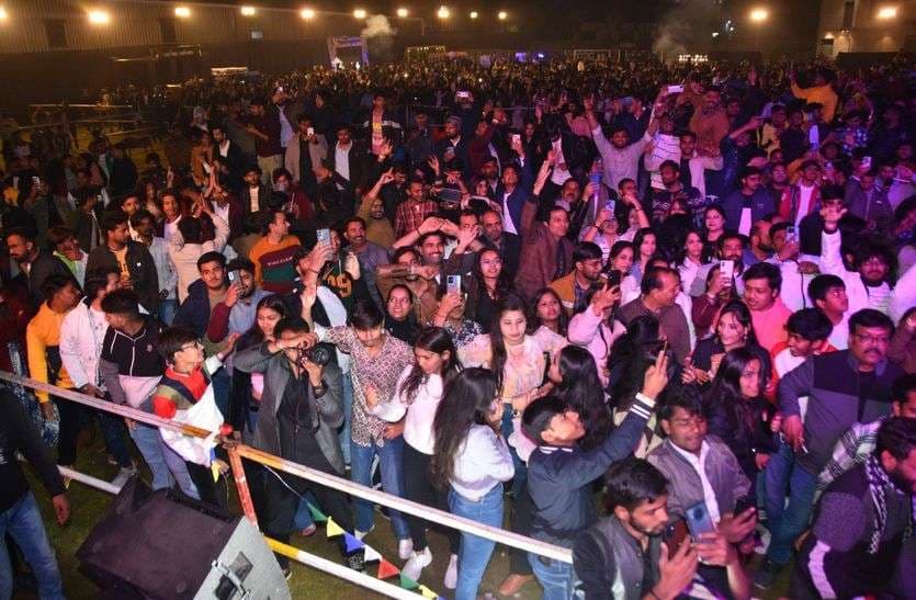थर्टी फर्स्ट नाइट में ऐसे झूमा भीलवाड़ा, नए साल के स्वागत में देर रात तक थिरकते रहे कदम, देखें तस्वीरें