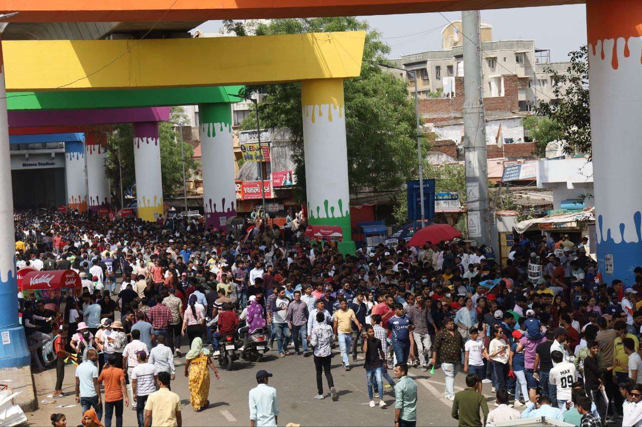 Crowd of fans came to watch the match in Gujarat