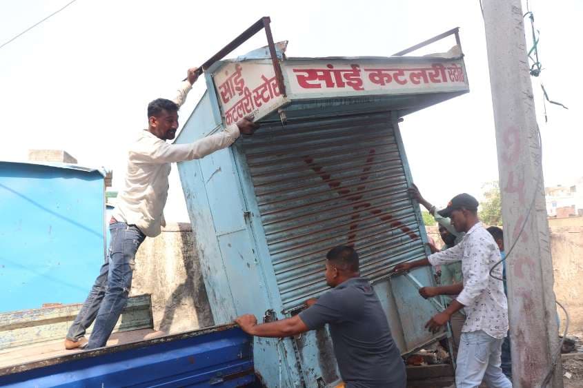 बांसवाड़ा. अतिक्रमण हटवाता दल।