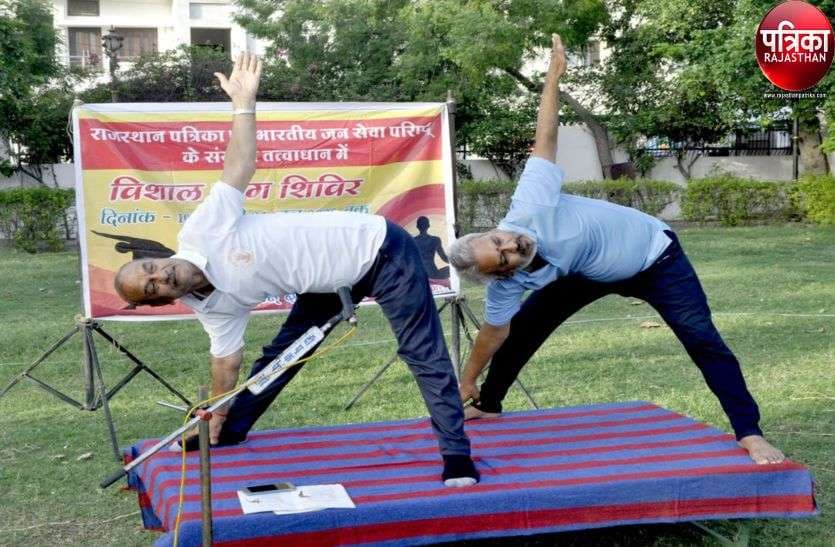 World Yoga Day 2023: यहां योग गुरुओं ने करवाया सूर्य नमस्कार-प्राणायाम, देखें ये तस्वीरें...