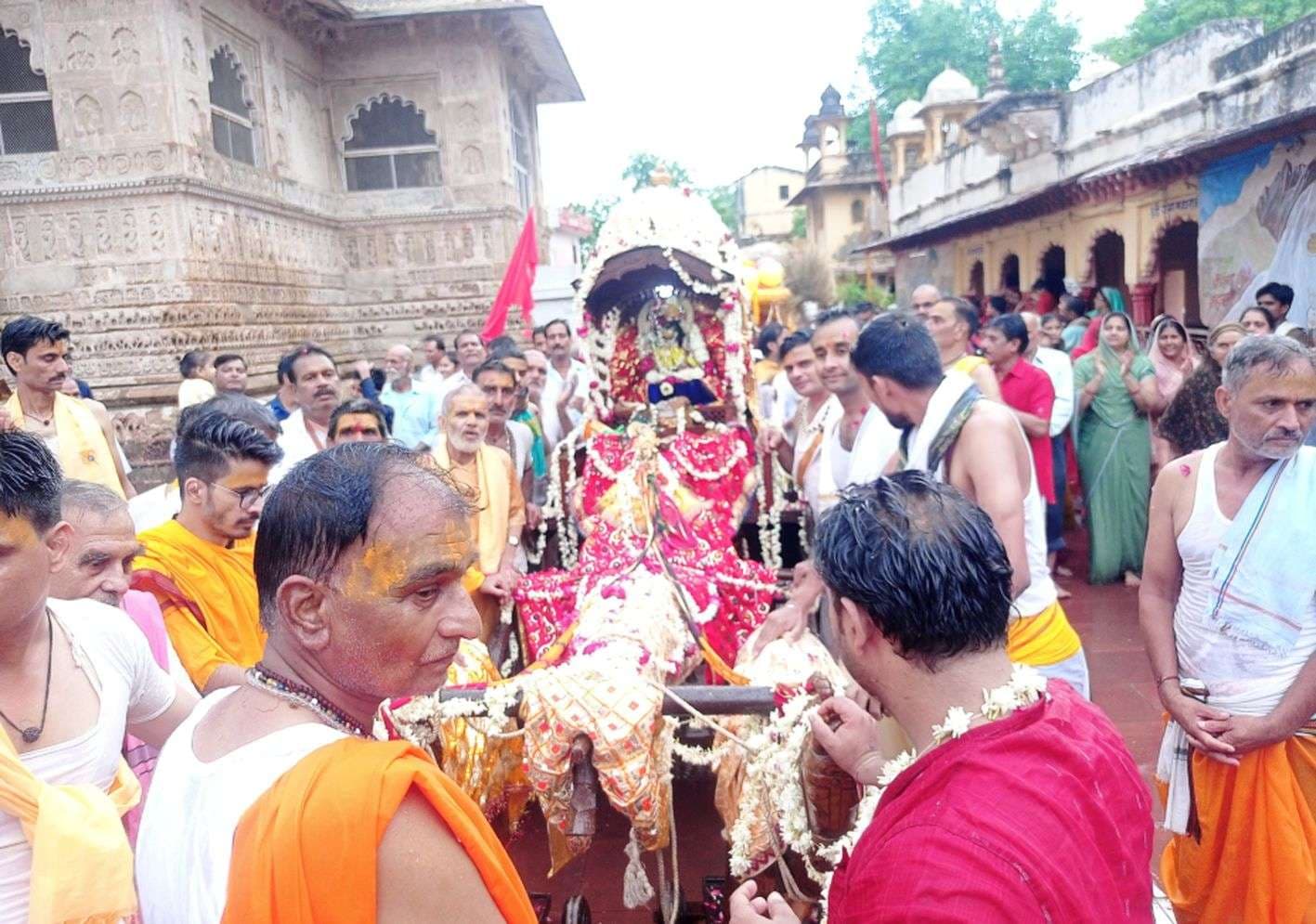 Bundi News, Bundi Rajasthan News,Rajasthan patrika news,drizzling rain,Chariot Festival,Keshav Temple,Chambal River,devotees