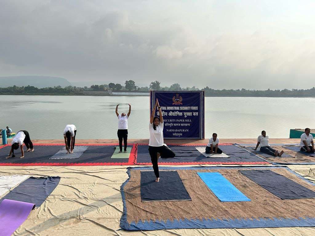 सीआईएसएफ इकाई एसपीएम मे एक सप्ताह से चल रहे योग शिविर का समापन पर्यटन घाट पर हुआ