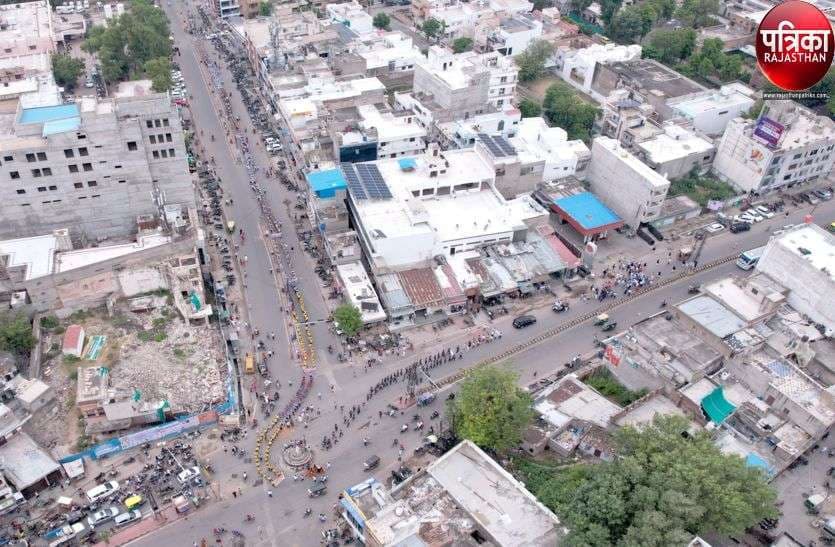 विश्वविद्यालय की जनहुंकार, सड़कों पर उतर आया पूरा शहर, देखें ये तस्वीरें...