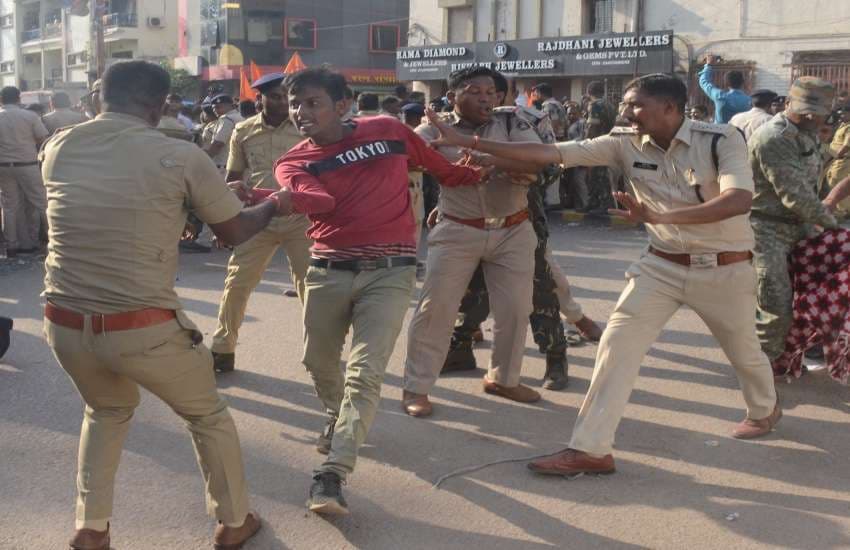 एबीवीपी ने भूपेश बघेल सरकार की विफलताओं के विरोध में 'छात्र आक्रोश रैली' आयोजित की।