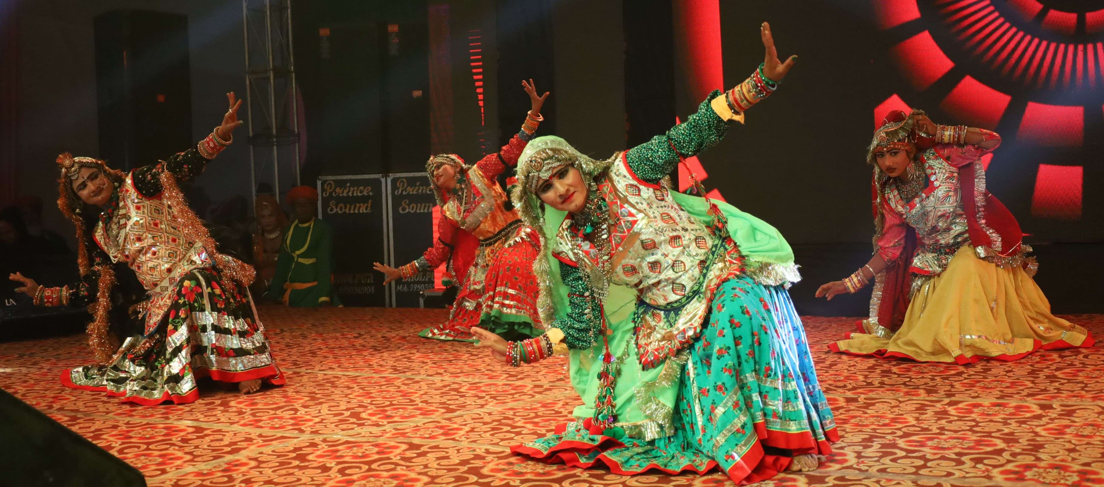 In the Sharad Mahotsav, folk artists performed Chakri dance... see photos