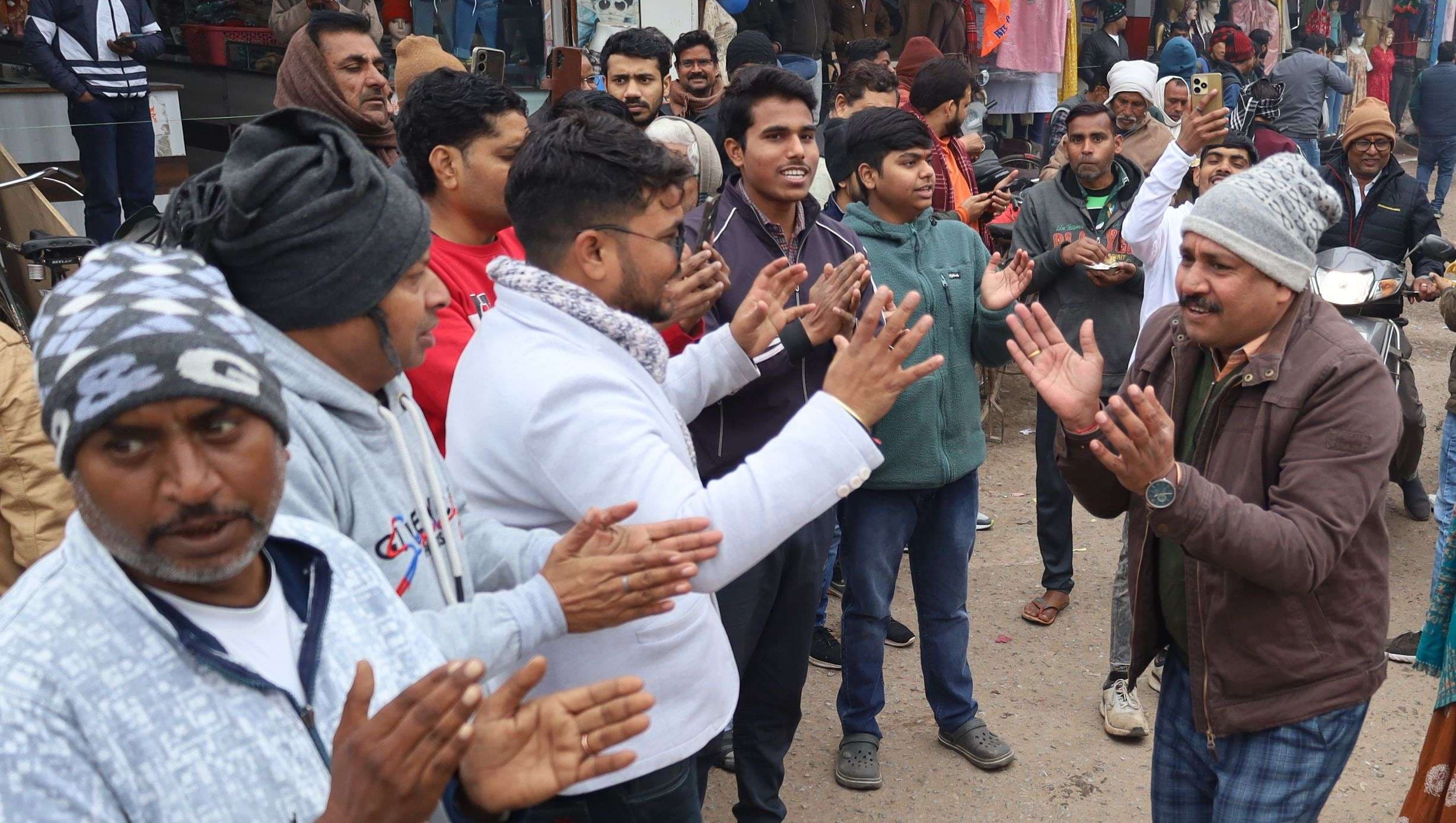 There is huge enthusiasm among the people across Dholpur district regarding the Pran Pratistha program in Ayodhya, temples are shining with lights... see photos