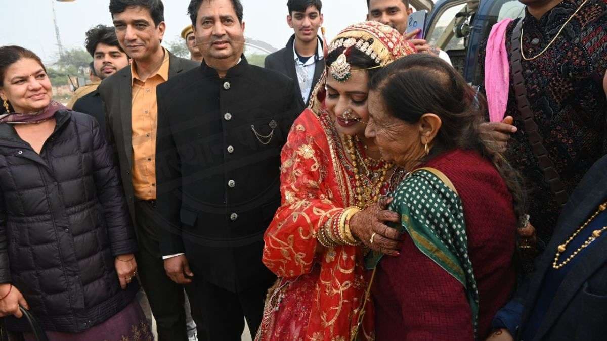 ips_devendra_kumar_and_ias_aparajita_02.jpg