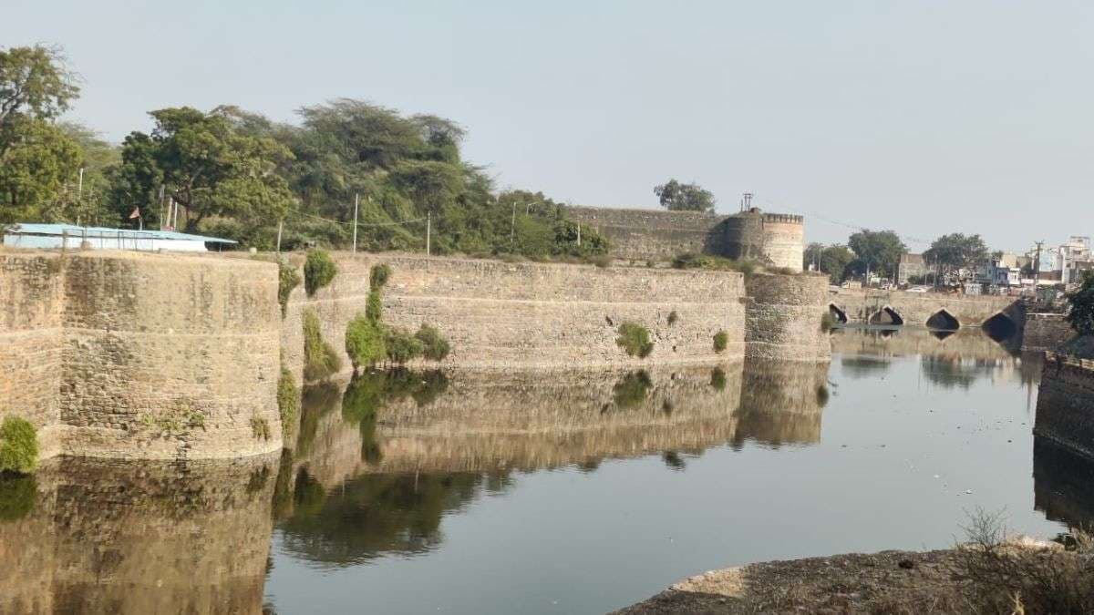 lohagarh_fort_bharatpur_03.jpg