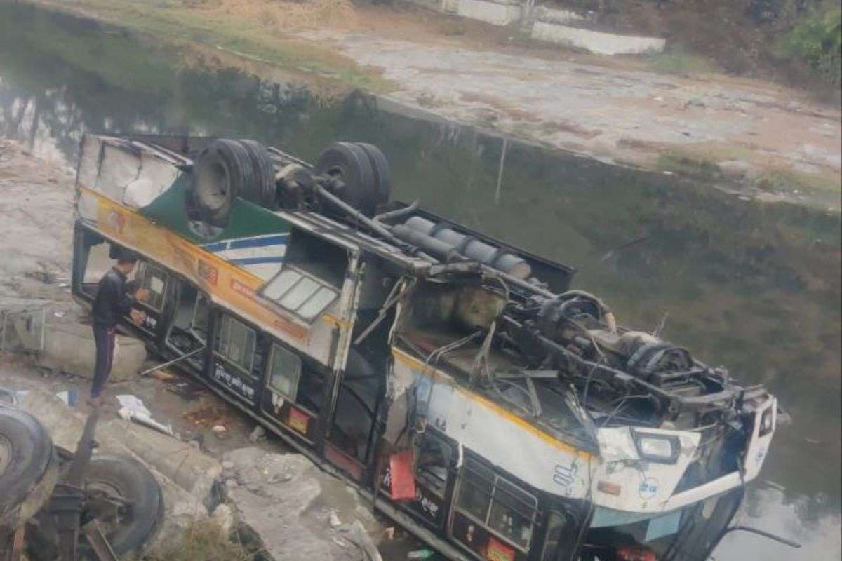 roadways-bus-overturned-in-sirohi-rajasthan-accident