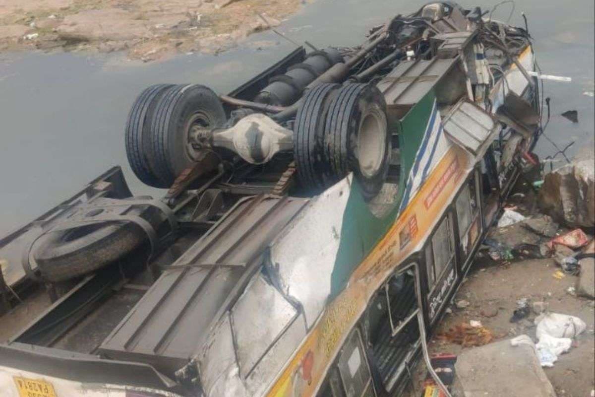 roadways-bus-overturned-in-sirohi-rajasthan-accident