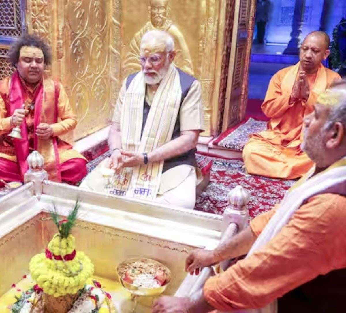 PM Modi in Baba Vishwanath temple Varanasi