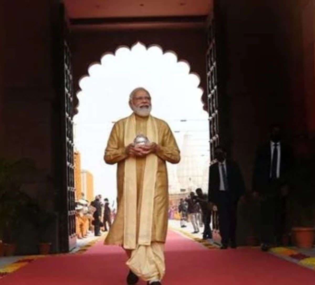 PM Modi in Baba Vishwanath temple Varanasi today