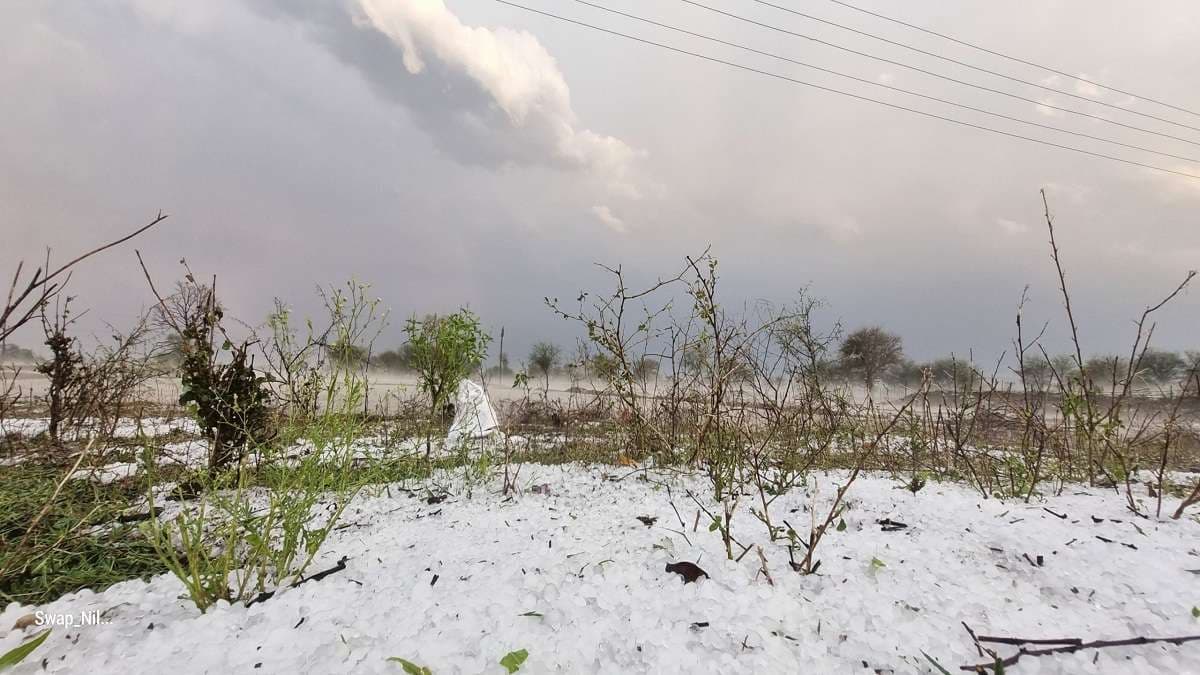 कवर्धा में कश्मीर जैसा नजारा.. सड़क से लेकर खेत, आंगन में भी बिछ गई सफेद चादर, देखें तस्वीरें..