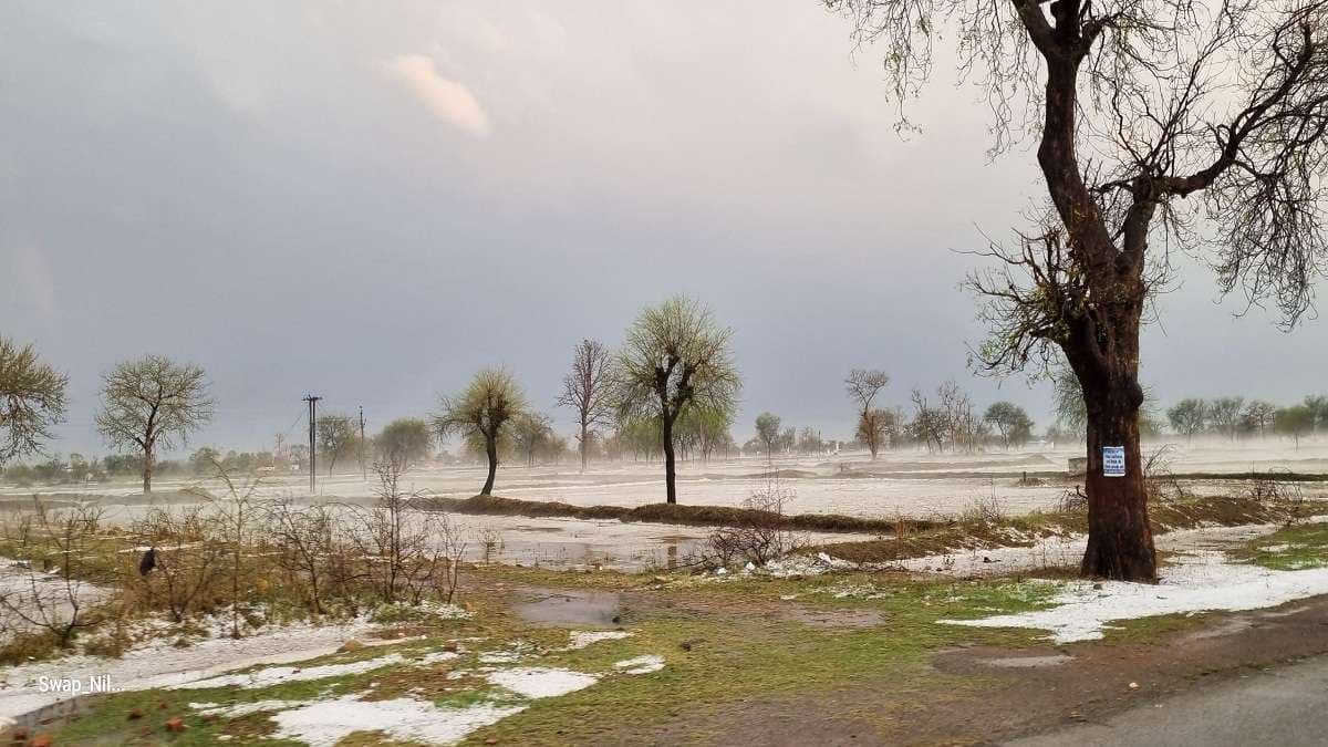 कवर्धा में कश्मीर जैसा नजारा.. सड़क से लेकर खेत, आंगन में भी बिछ गई सफेद चादर, देखें तस्वीरें..