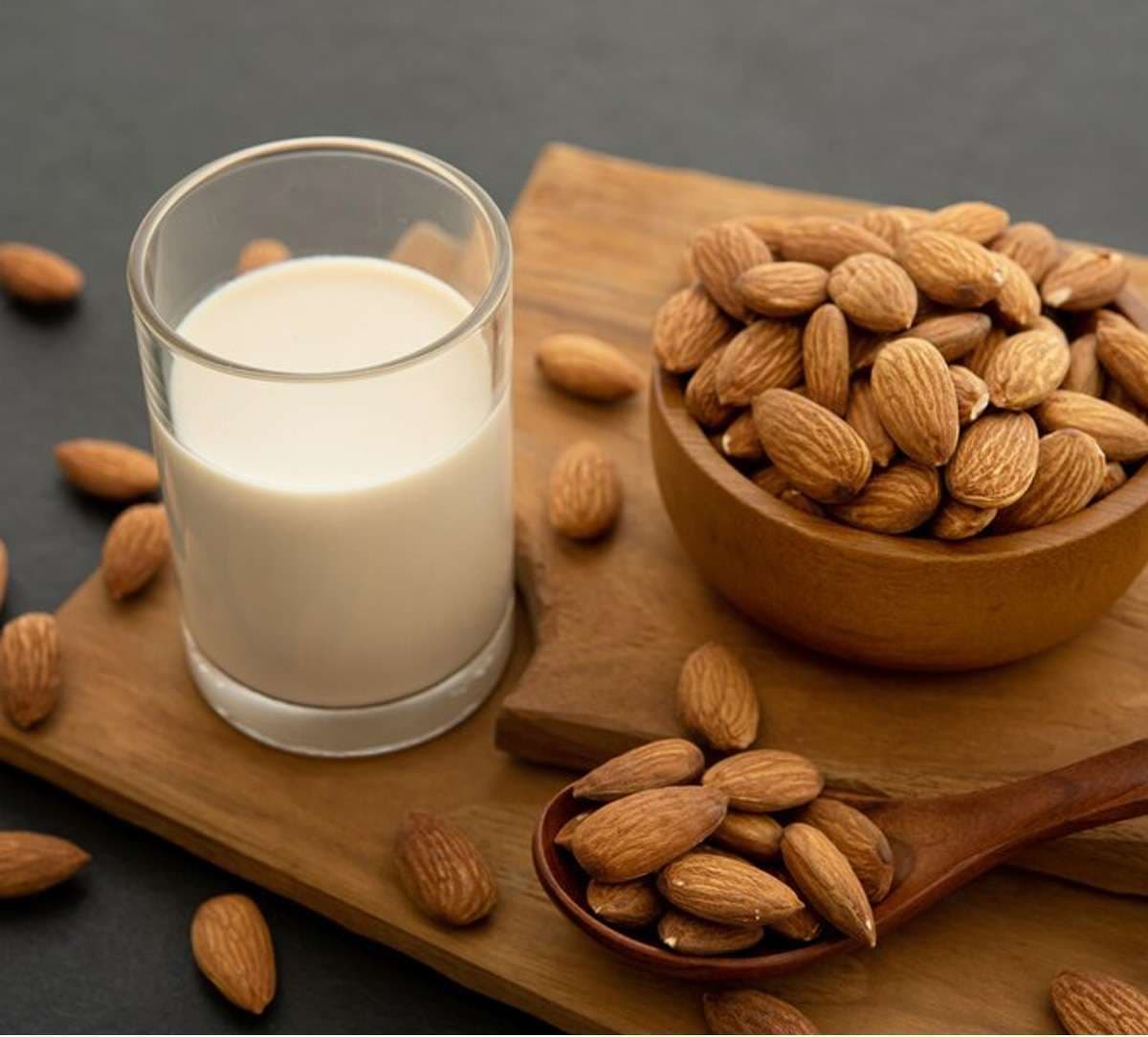 almond-oil-with-milk.jpg