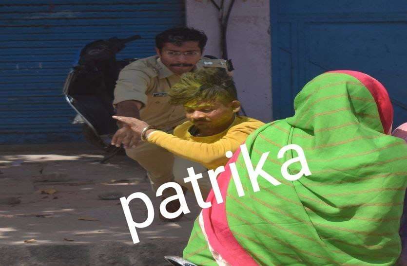 How Tiger caught a young man who was pelting stones at a house on the day of Holi...see pictures