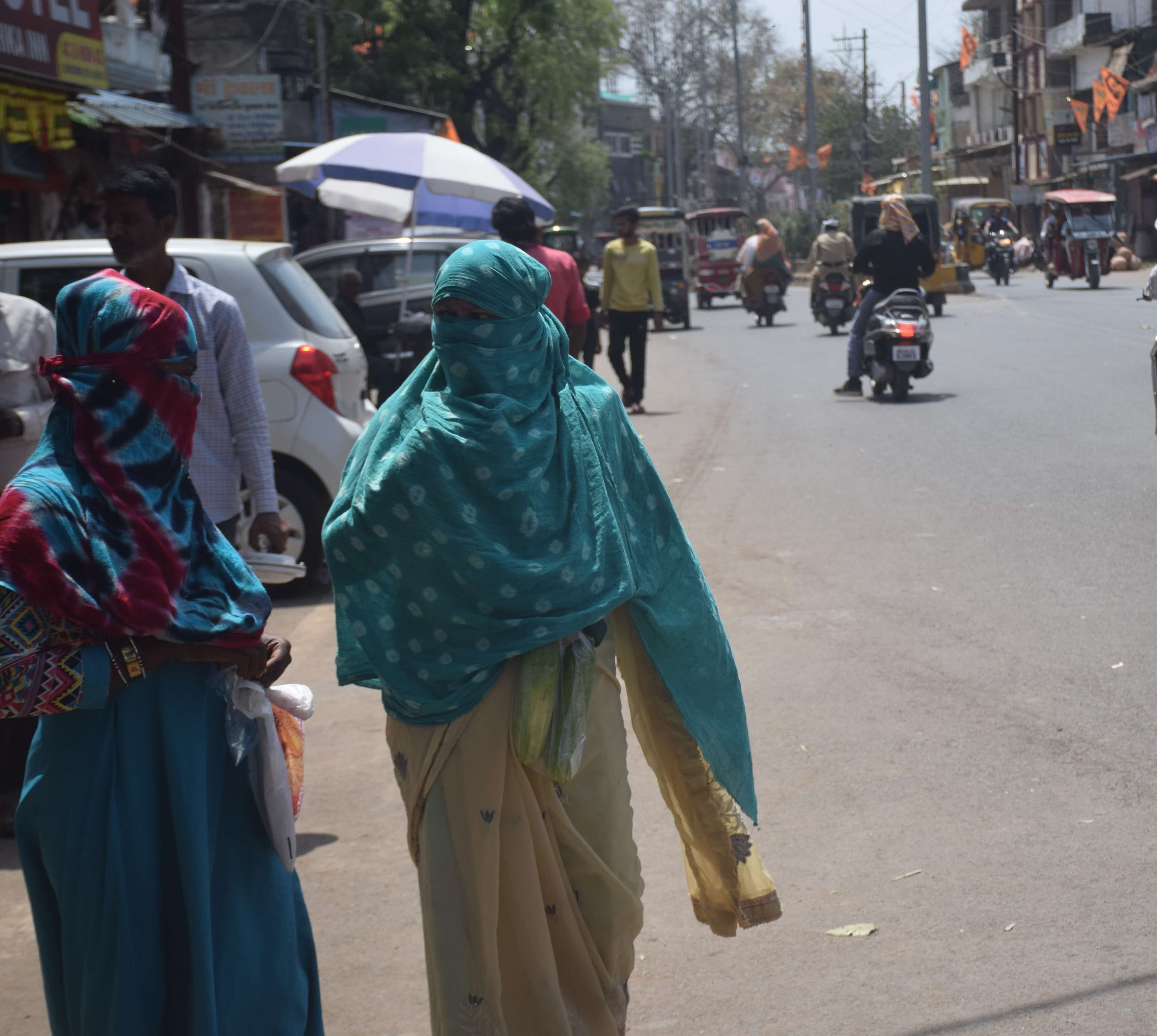 गर्मी ने दिखाये तेवर    मौसम 