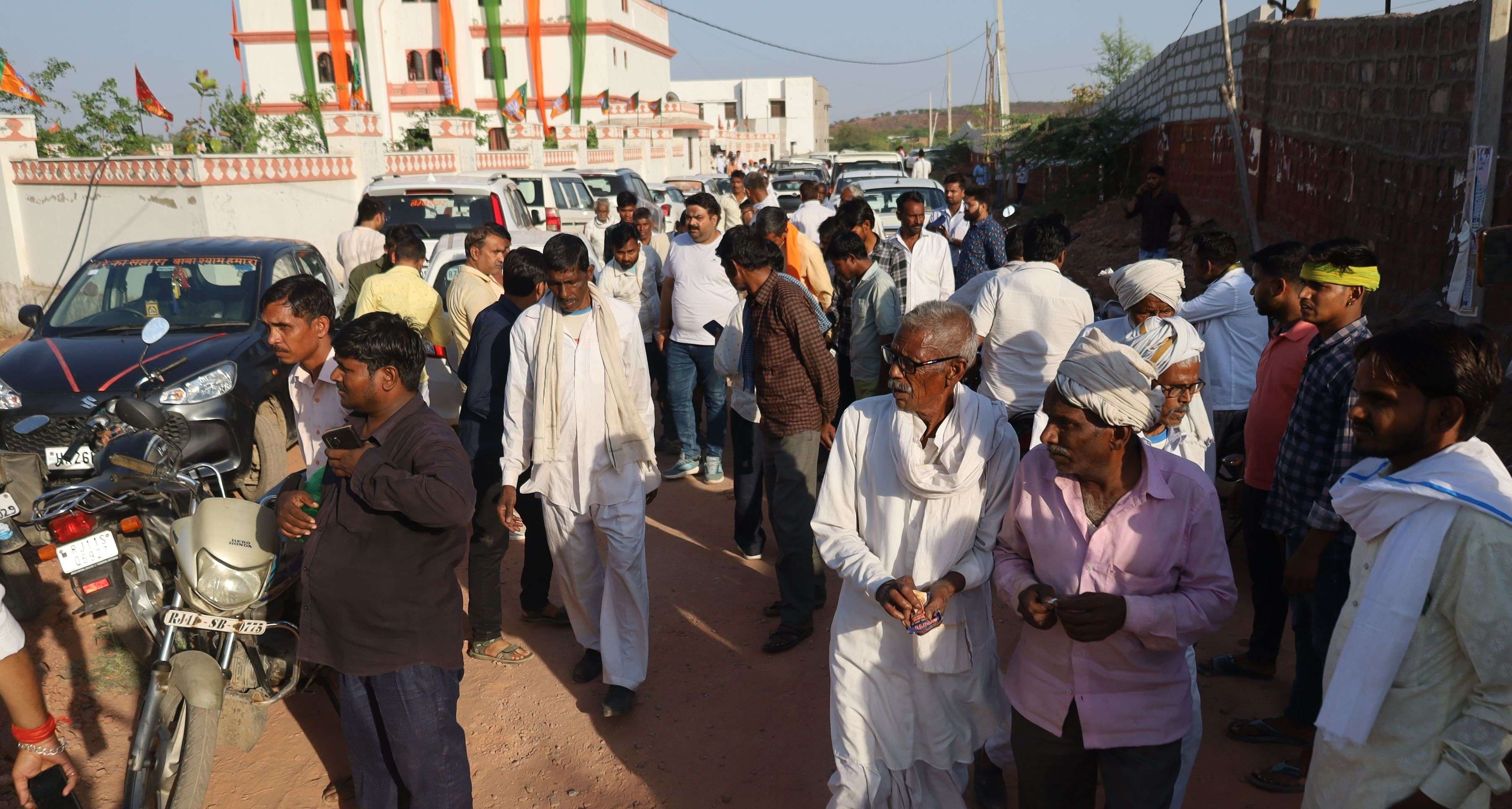 Firing between two groups at BJP office...see pictures