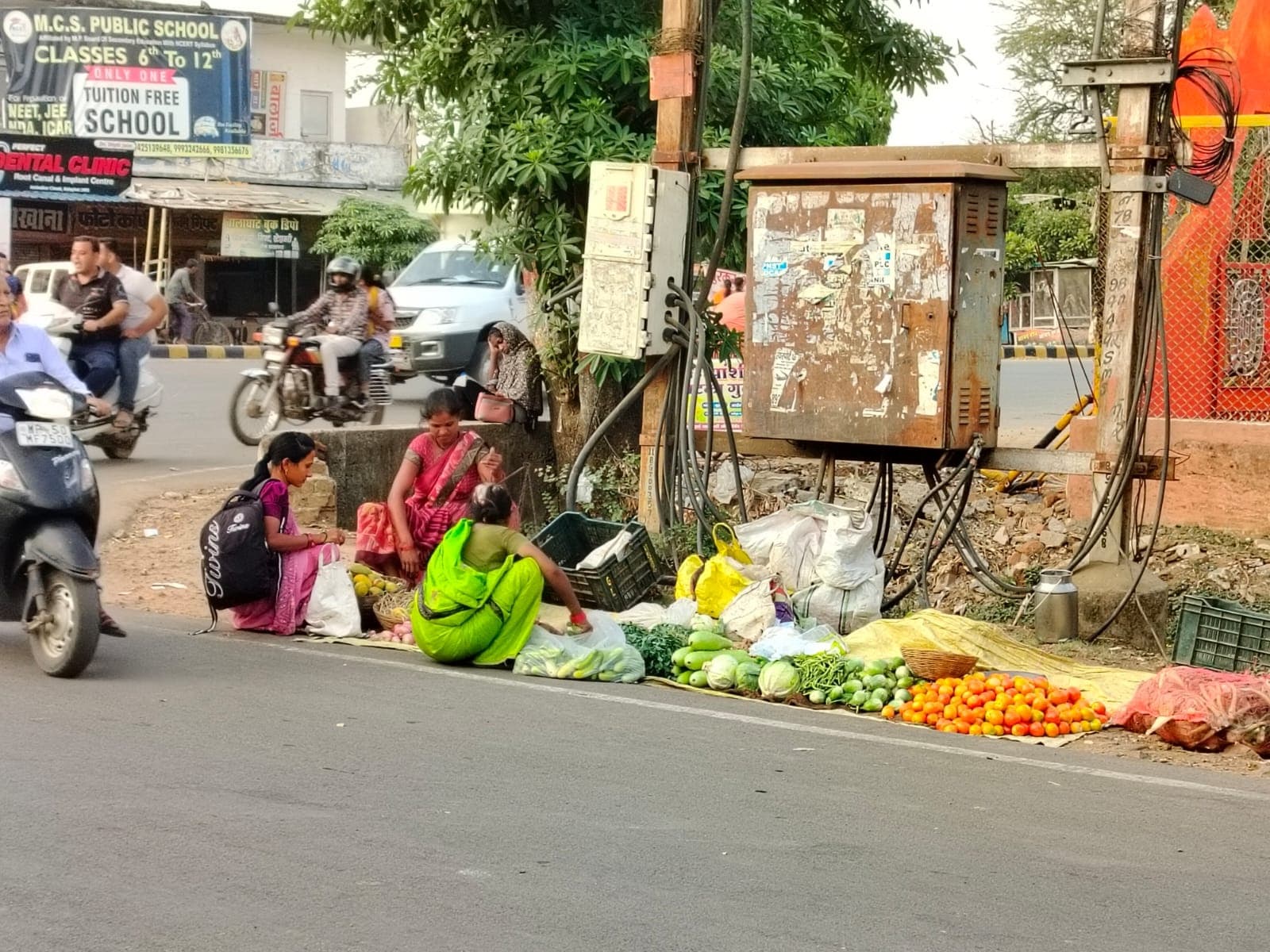 सब्जी की दुकान।