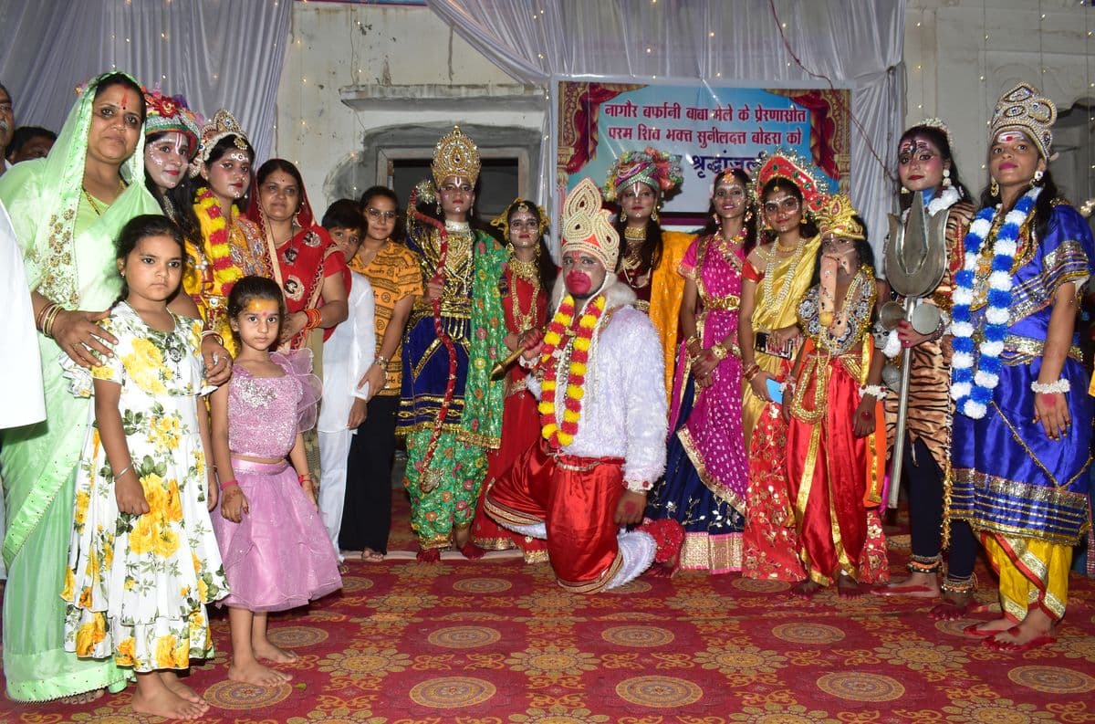 Tide of devotion gathered for the darshan of Baba Barfani