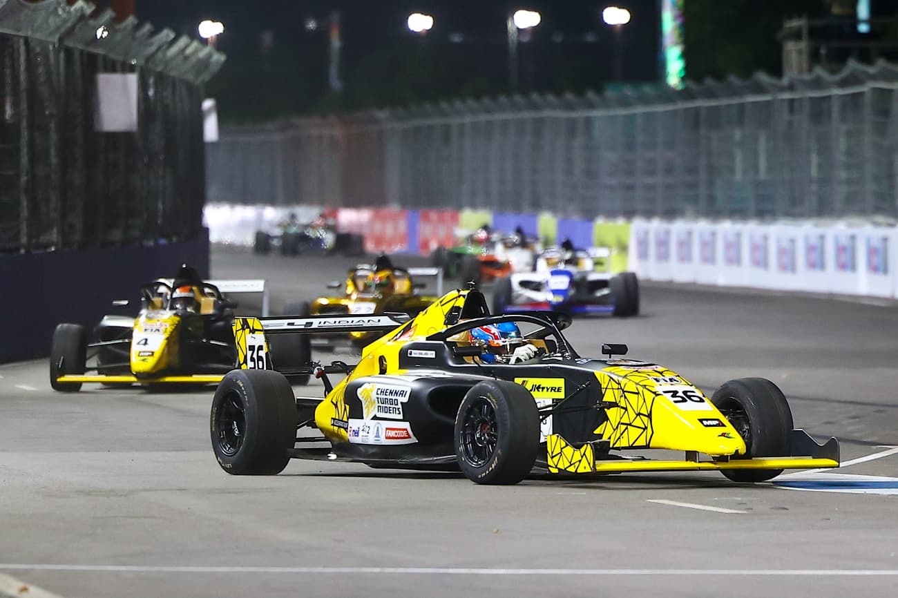 formula 4 race