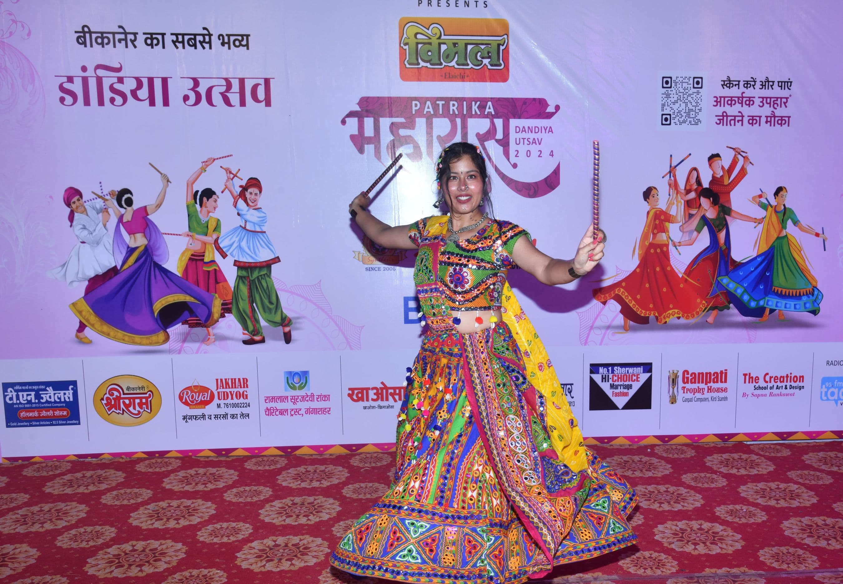 People danced in Rajasthan Patrika Maharas Dandiya Mahotsav