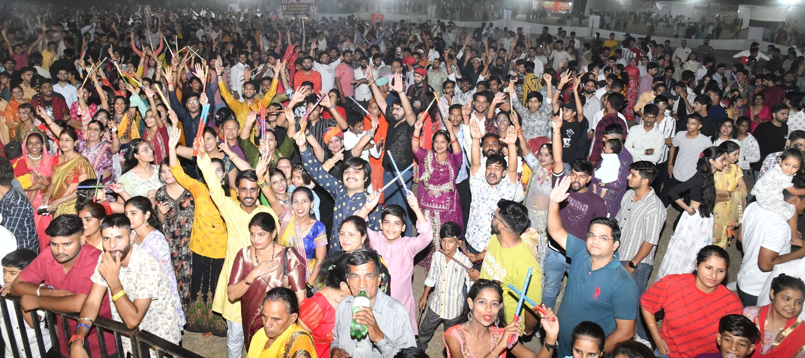 People danced in Rajasthan Patrika Maharas Dandiya Mahotsav