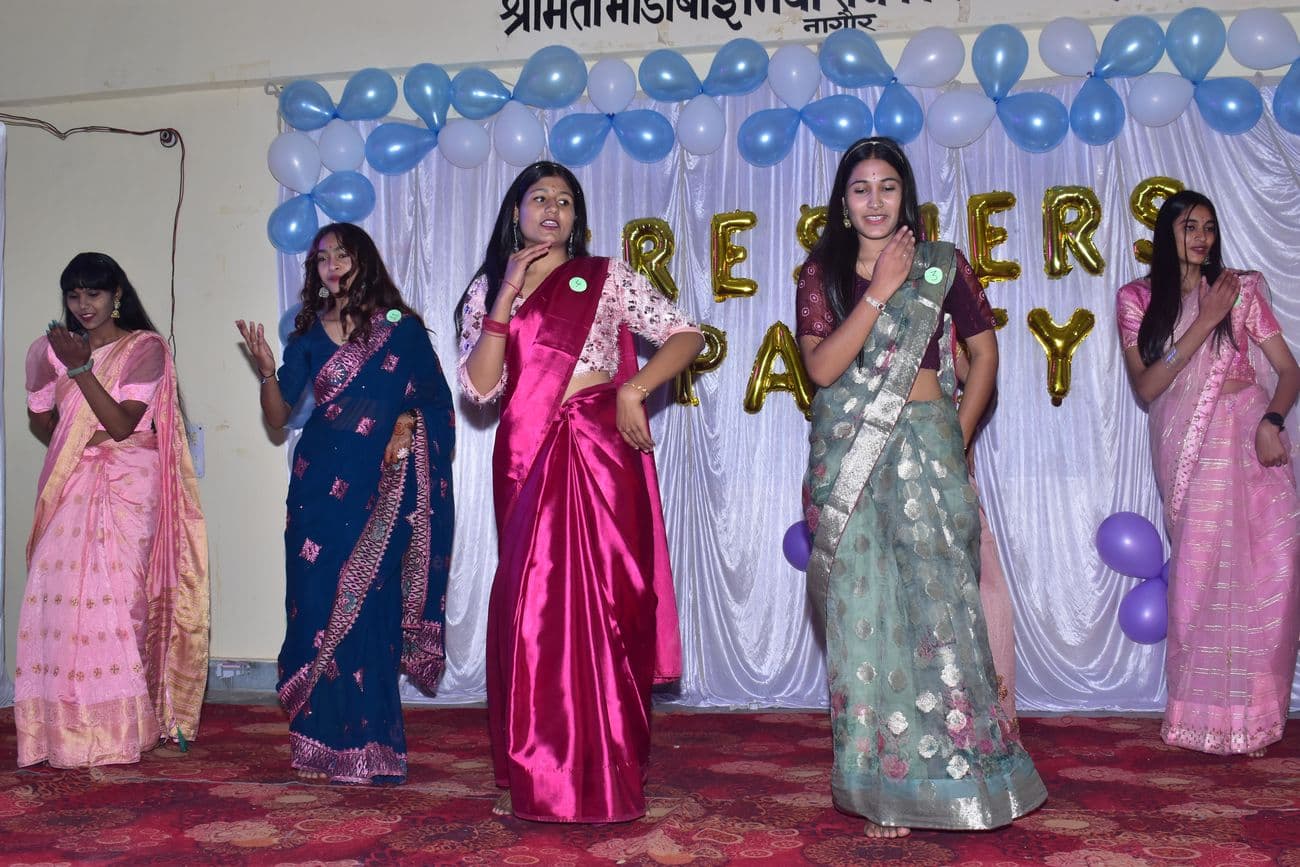 Ruchika became Miss Fresher, Khushi was first runner up, rampwalk of girl students