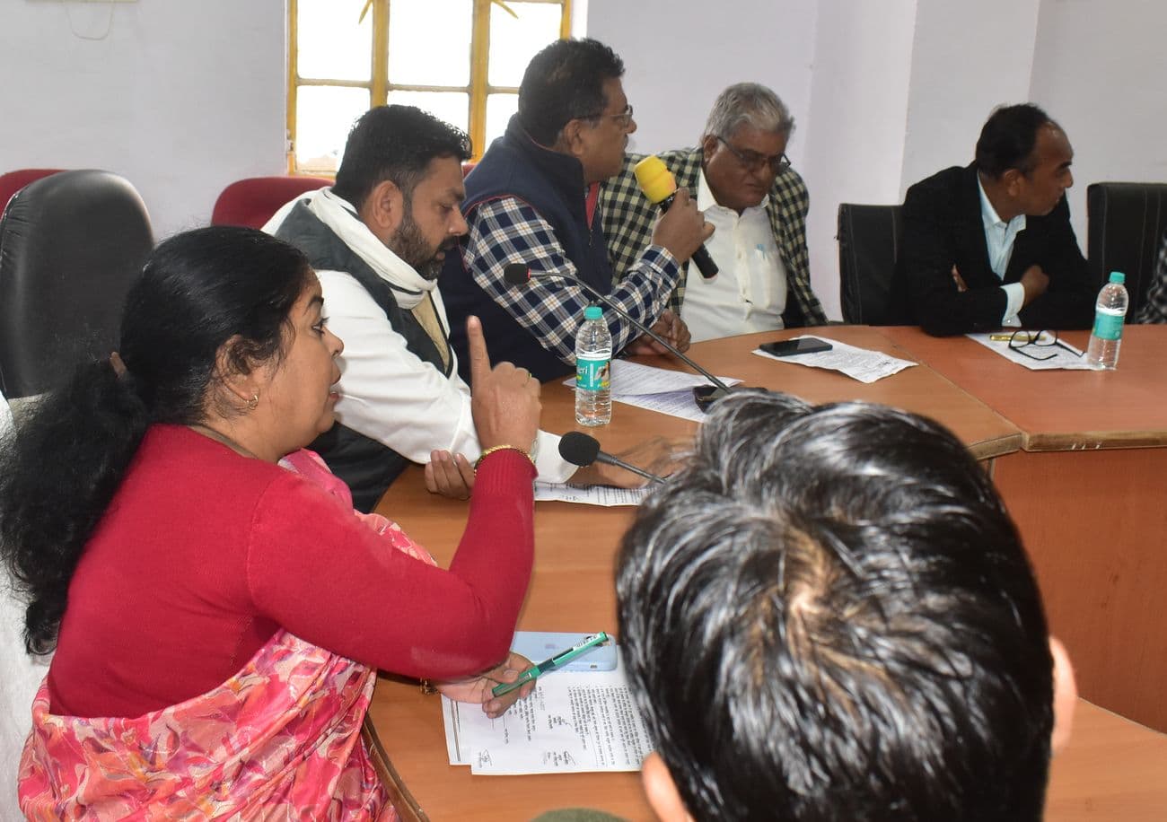 The issue of stalling of development work in the city was highlighted in the board meeting of the Municipal Council.