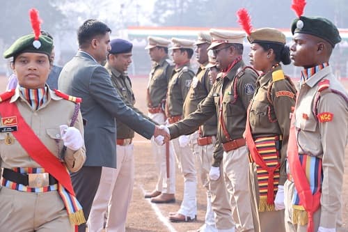 Republic Day 2025: शहीद कर्नल विप्लव त्रिपाठी स्टेडियम में स्कूली बच्चों ने किया फुल ड्रेस रिहर्सल, देखें Photo..